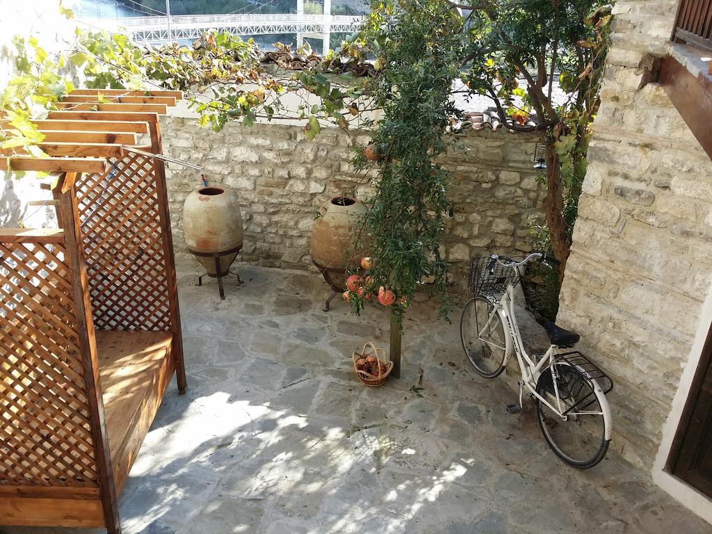 Guest House Mangalem Берат Екстериор снимка