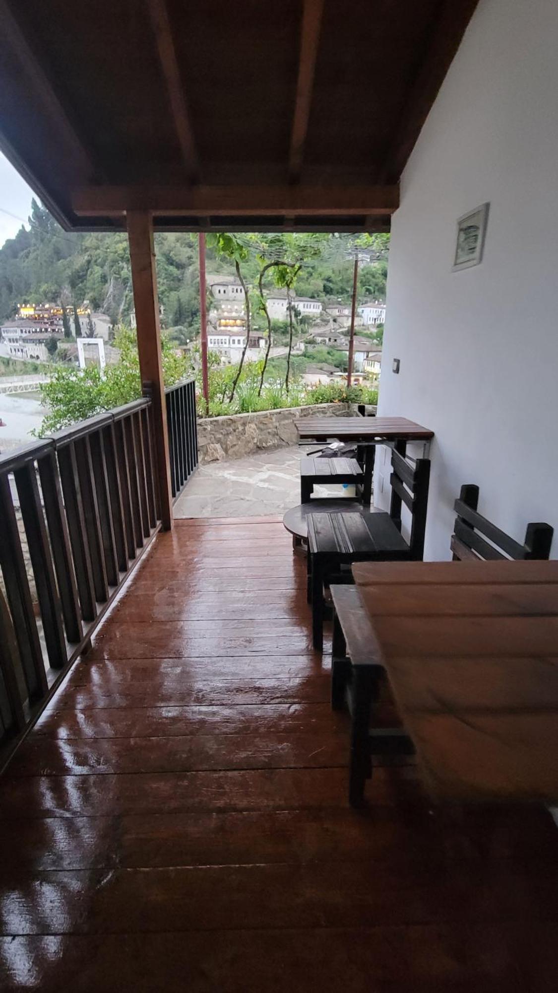 Guest House Mangalem Берат Екстериор снимка