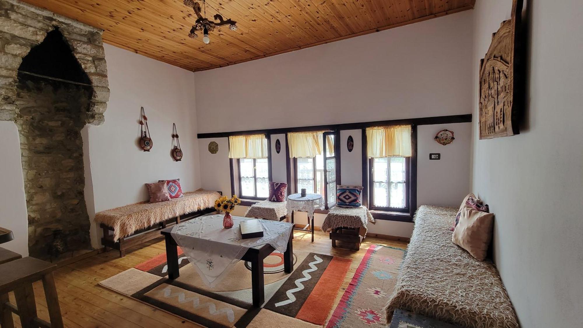 Guest House Mangalem Берат Екстериор снимка