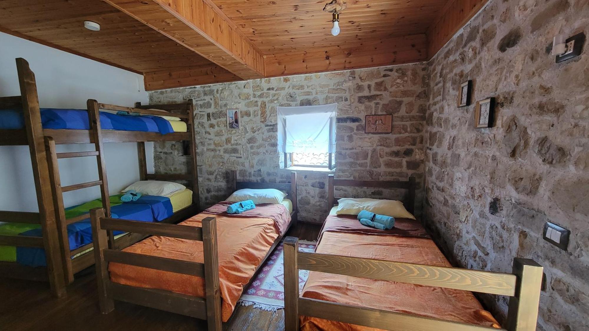 Guest House Mangalem Берат Екстериор снимка