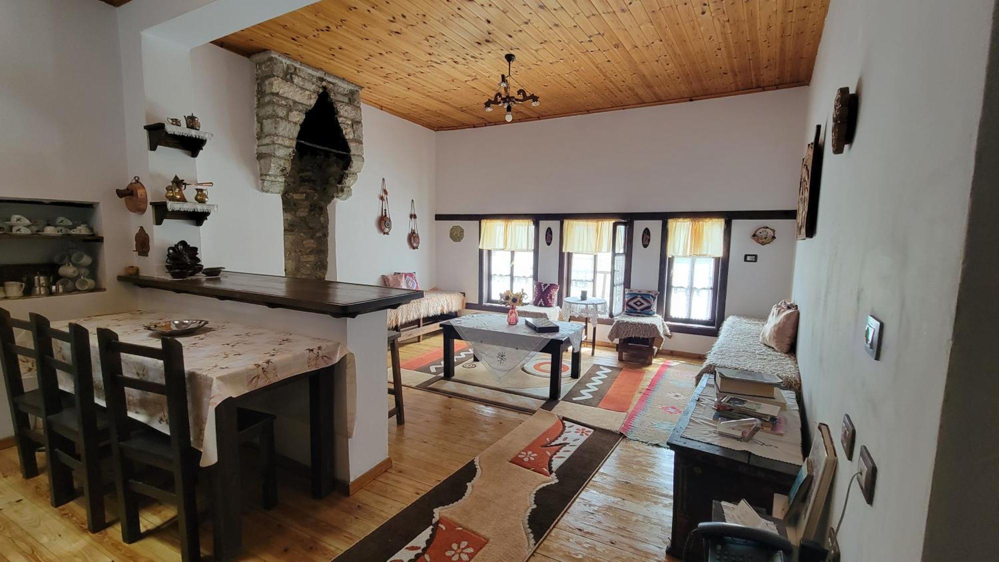 Guest House Mangalem Берат Екстериор снимка
