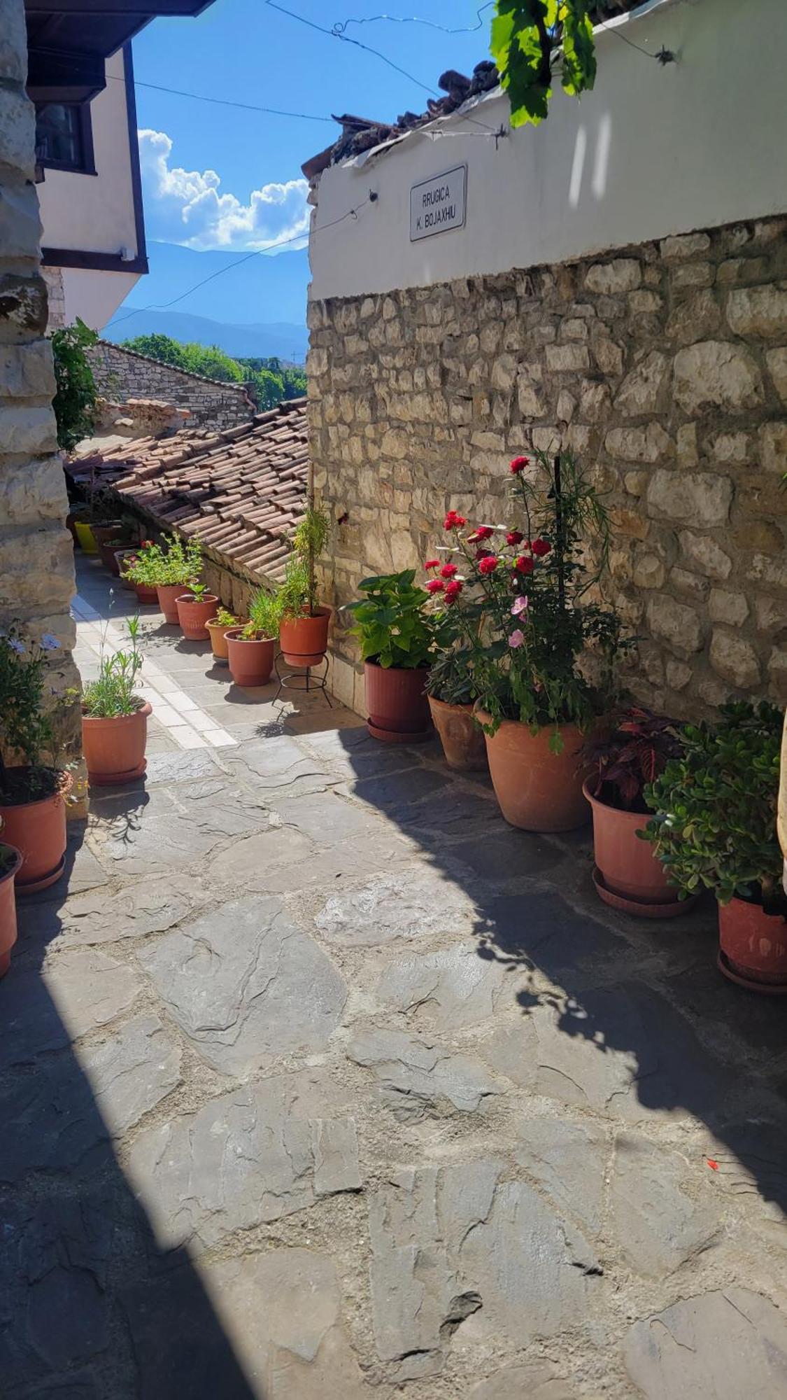 Guest House Mangalem Берат Екстериор снимка