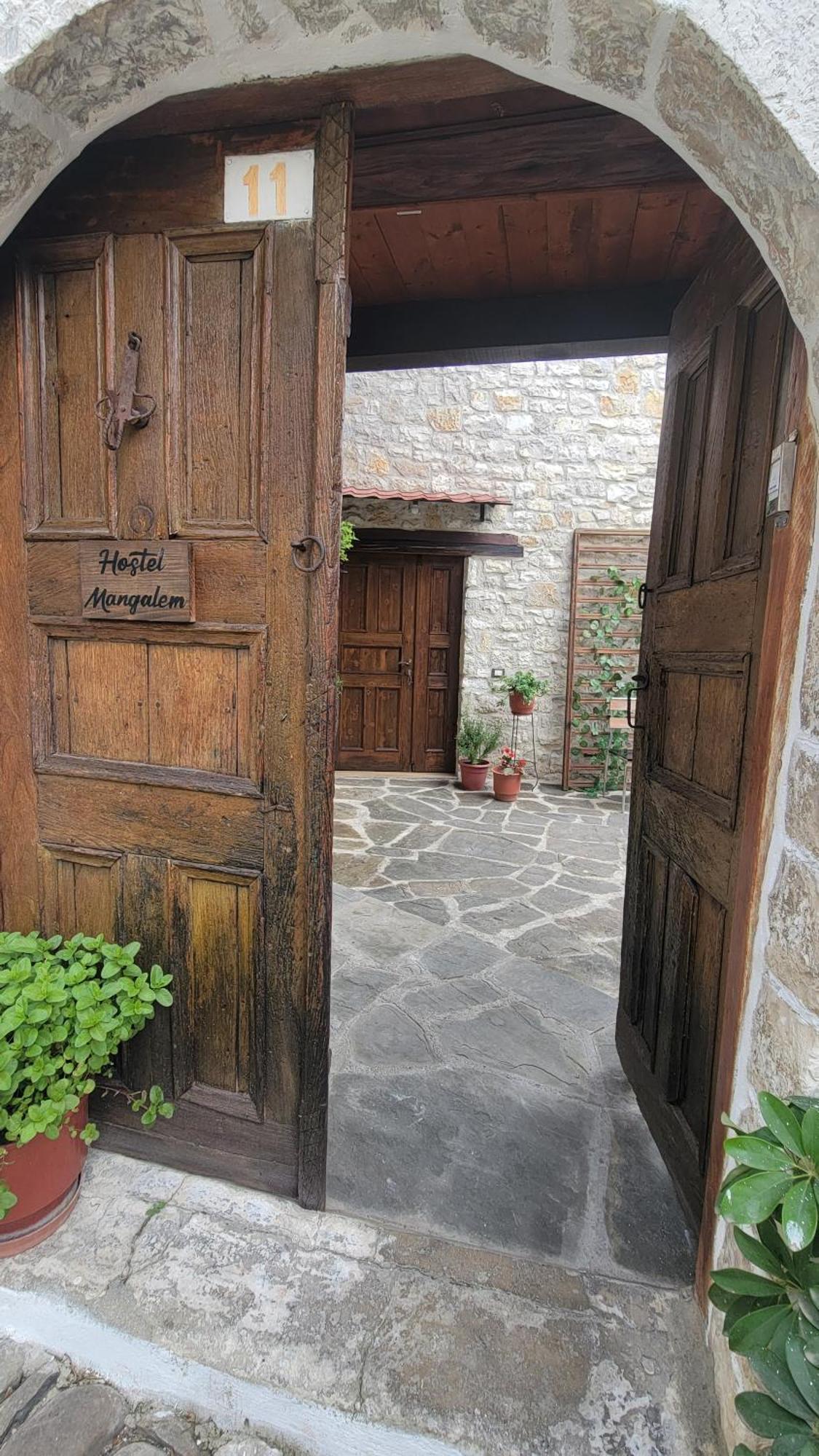 Guest House Mangalem Берат Екстериор снимка