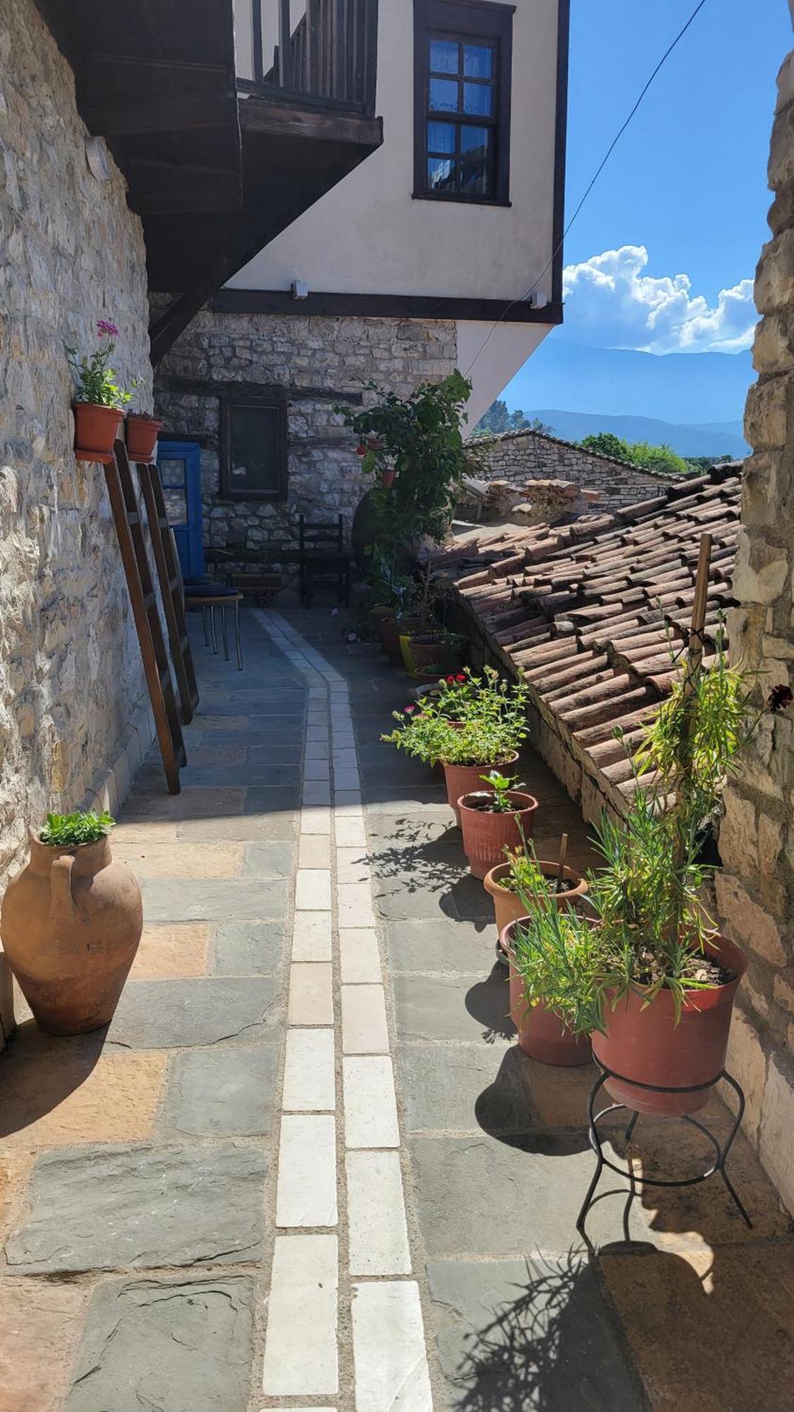 Guest House Mangalem Берат Екстериор снимка