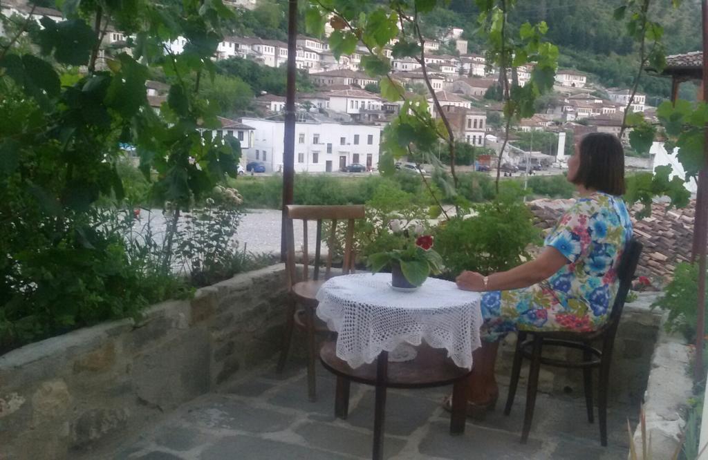 Guest House Mangalem Берат Екстериор снимка