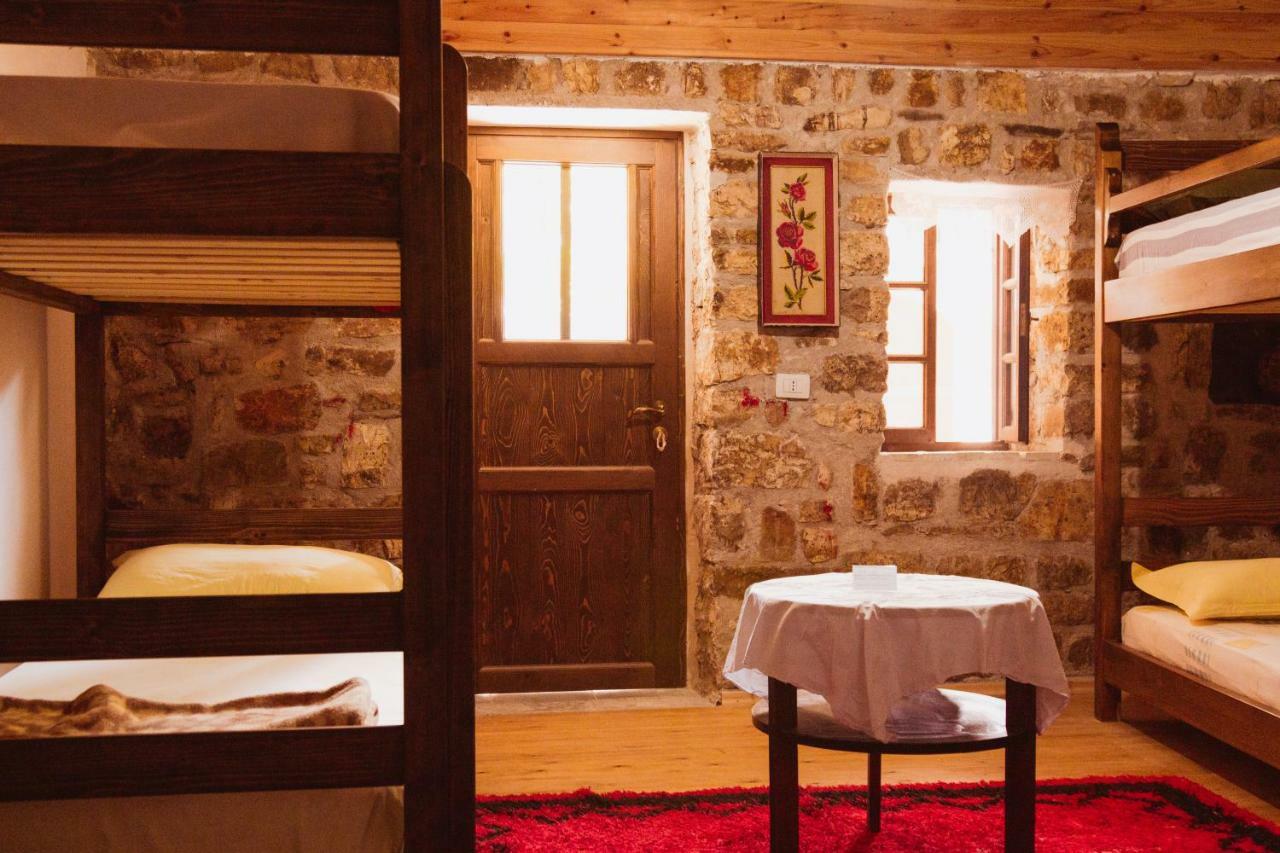 Guest House Mangalem Берат Екстериор снимка