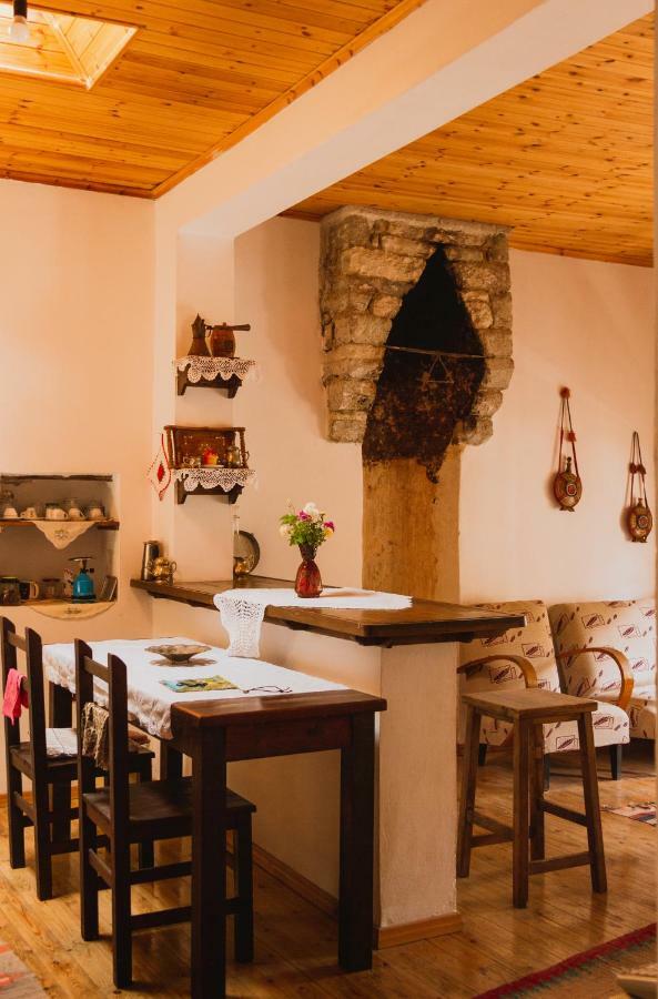 Guest House Mangalem Берат Екстериор снимка