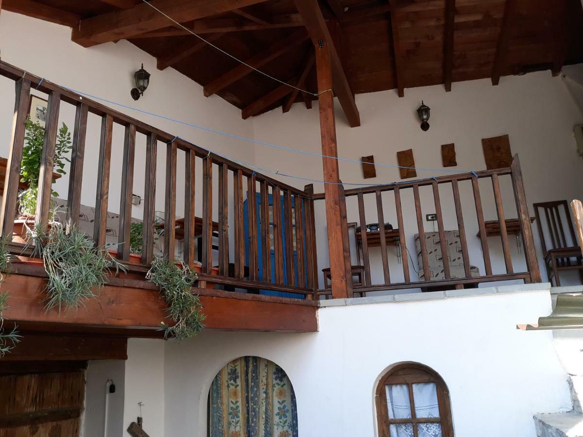 Guest House Mangalem Берат Екстериор снимка