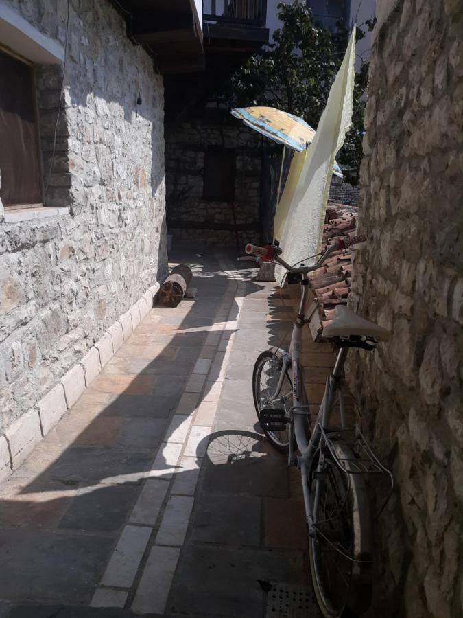 Guest House Mangalem Берат Екстериор снимка